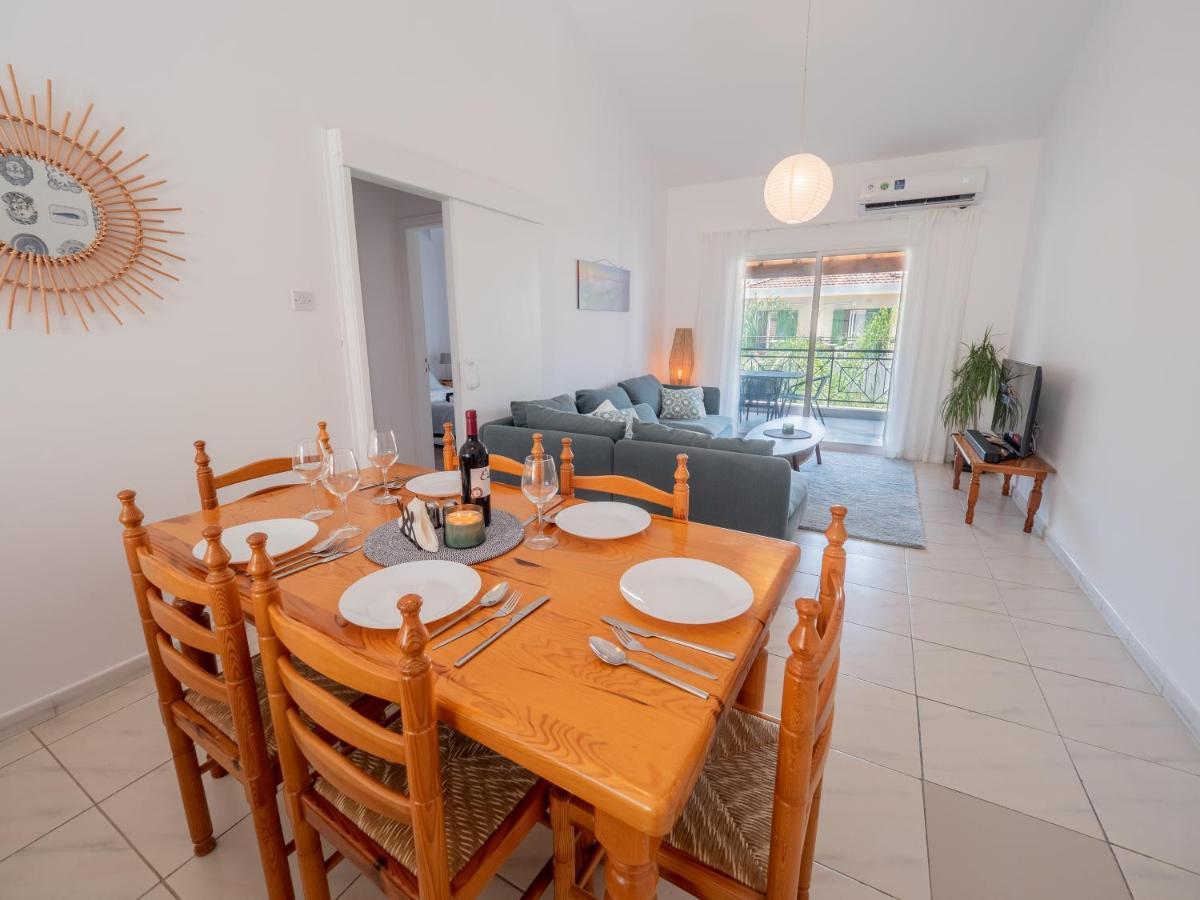 The Salnik Beach Apartment Limasol Buitenkant foto