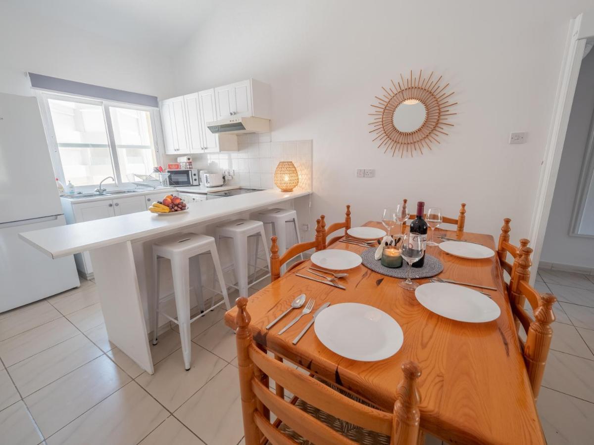 The Salnik Beach Apartment Limasol Buitenkant foto
