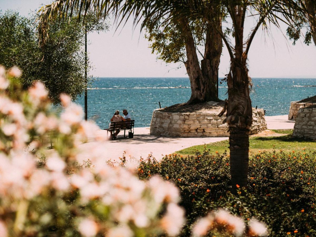 The Salnik Beach Apartment Limasol Buitenkant foto